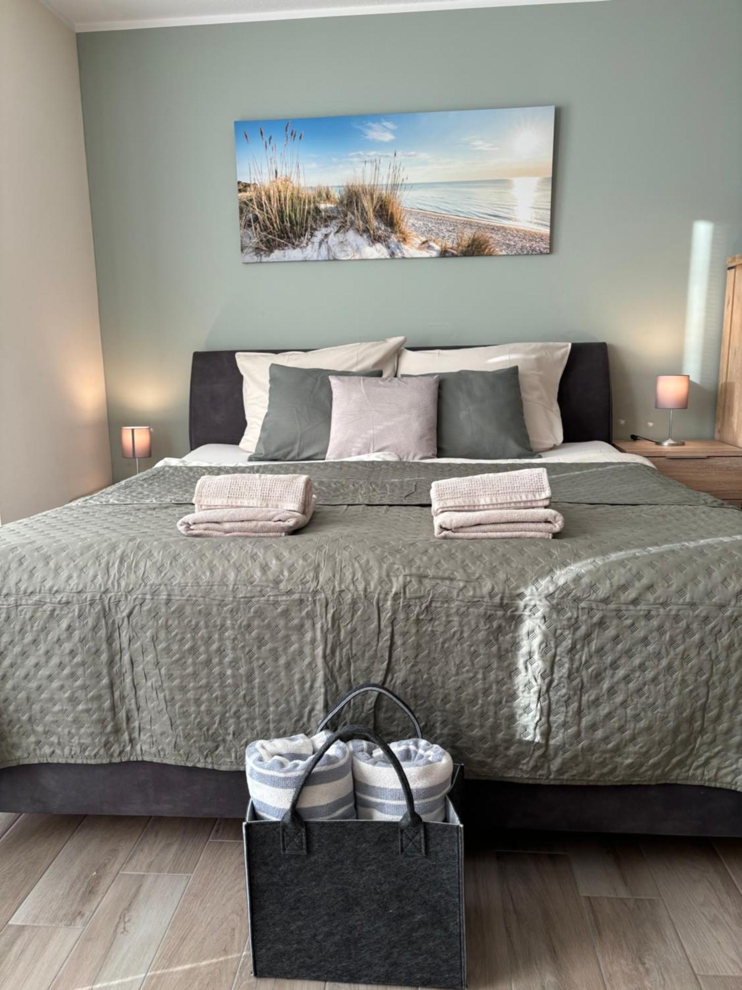 Kleine Auszeit -- Inklusive Parkplatz & Wifi, Geschirrspueler, Waschmaschine & Terrasse Mit Strandkorb -- Perfekt Fuer Urlaub & Business Scharbeutz Buitenkant foto
