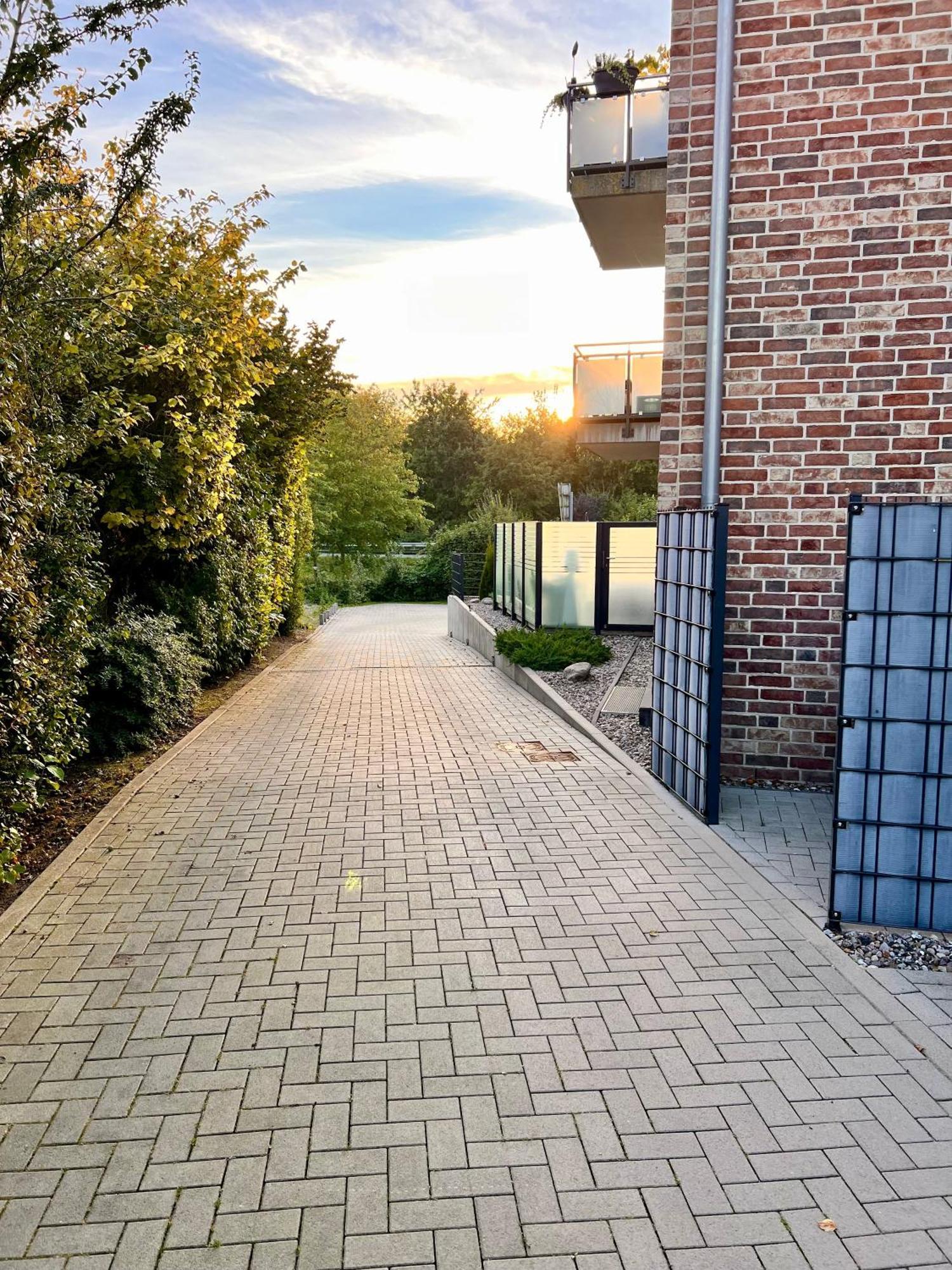 Kleine Auszeit -- Inklusive Parkplatz & Wifi, Geschirrspueler, Waschmaschine & Terrasse Mit Strandkorb -- Perfekt Fuer Urlaub & Business Scharbeutz Buitenkant foto